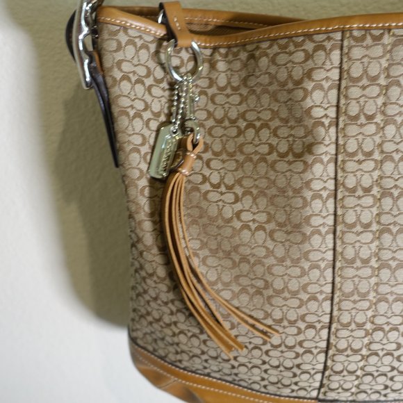 COACH HANDBAG - Picture 3 of 9